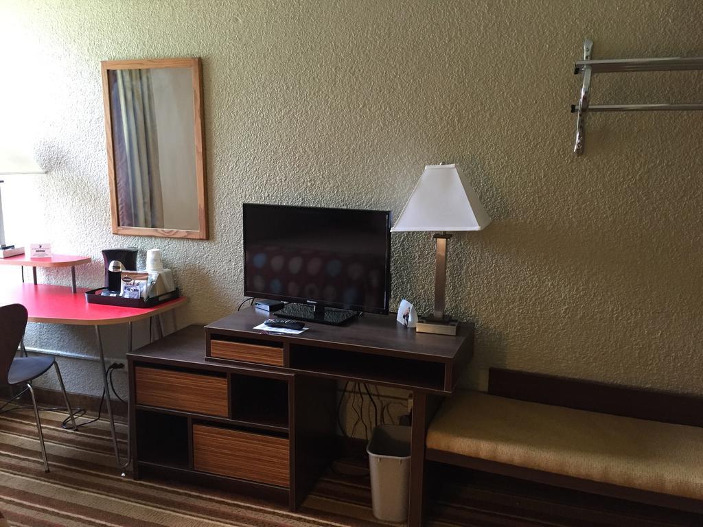 Super 8 By Wyndham Redfield Hotel Kültér fotó