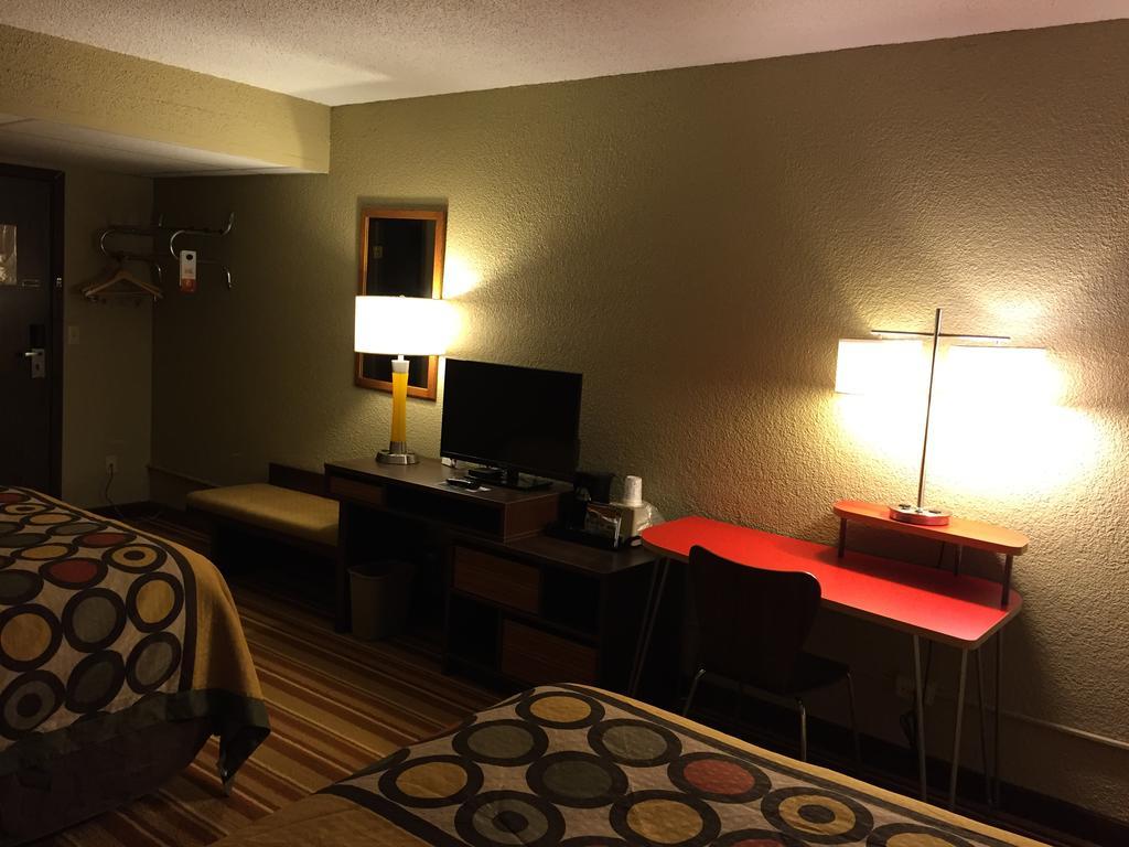 Super 8 By Wyndham Redfield Hotel Kültér fotó