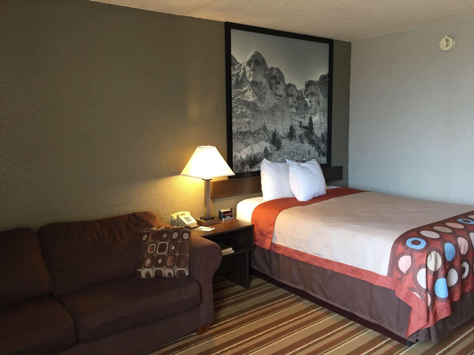 Super 8 By Wyndham Redfield Hotel Kültér fotó